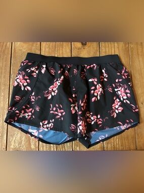 Under Armour lined running short cherry blossom size large